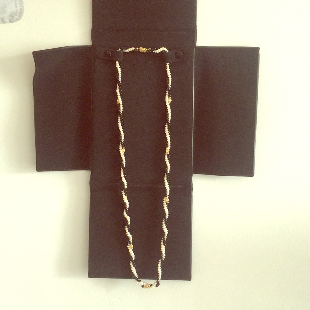 Pearl and black onyx 14kt gold necklace.